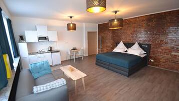 Apartment | Individuell dekoriert, individuell eingerichtet, Schreibtisch