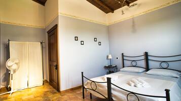 Dreibettzimmer, barrierefrei | Kostenlose Babybetten, kostenloses WLAN, Bettwäsche