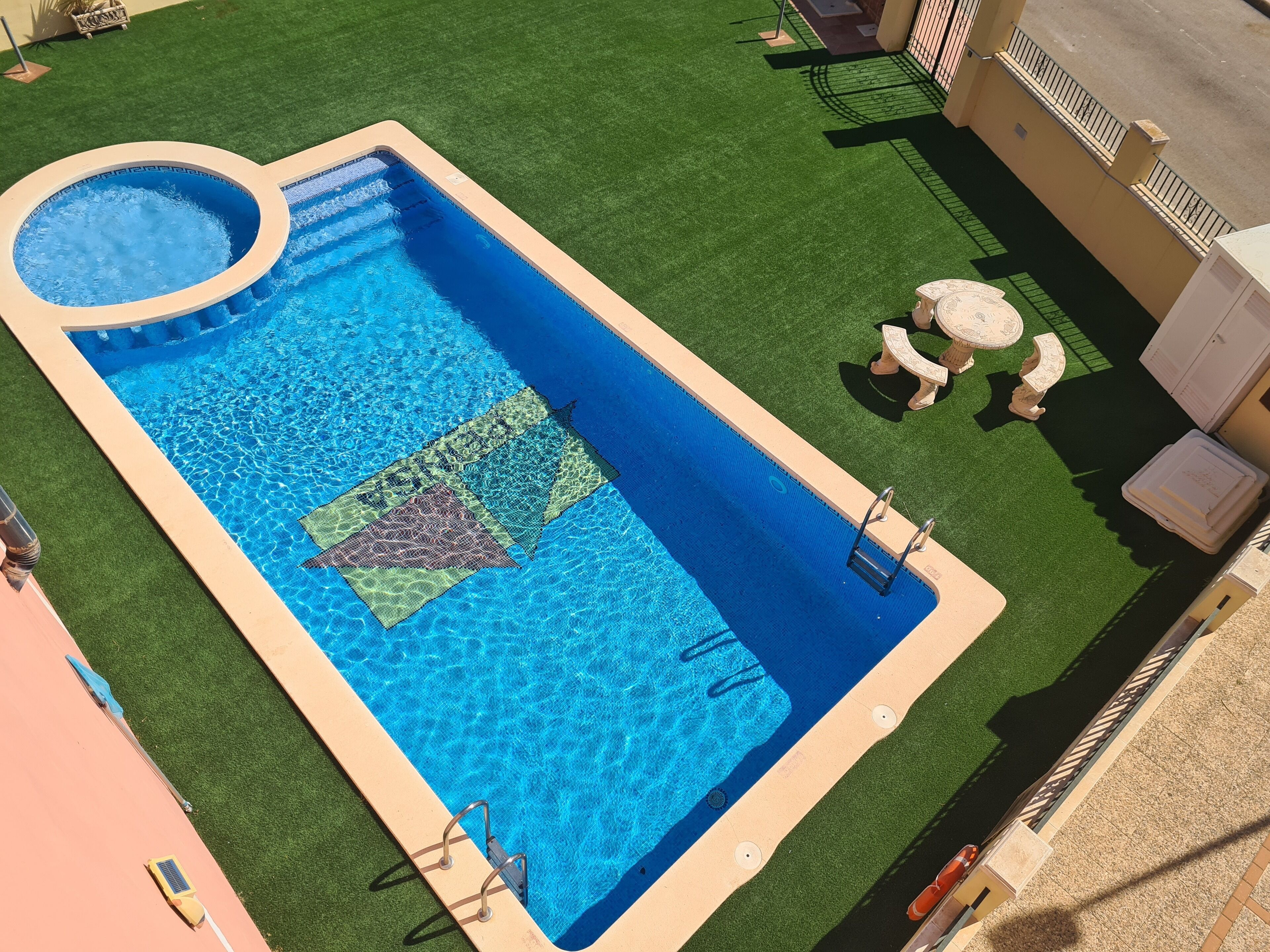 Hồ bơi ngoài trời 