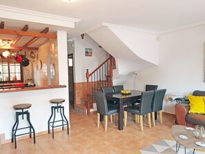 Casa, diversos llits | Cuina privada | Frigorífic, microones, forn i placa de cuina
