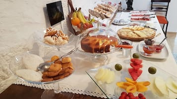 Daily buffet breakfast (EUR 7.50 per person)