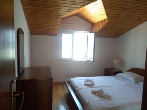 Classic Apartment, 2 Queen Beds, Sea View | Soundproofing, free WiFi, bed sheets - Apartmani Murina (Trpanj)