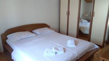 Appartement Classique, 2 grands lits, vue mer | Chambres insonorisées, Wi-Fi gratuit, draps fournis