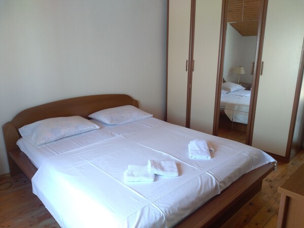 Classic Apartment, 2 Queen Beds, Sea View | Soundproofing, free WiFi, bed sheets - Apartmani Murina (Trpanj)