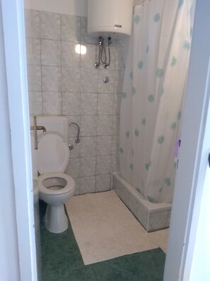 Classic Apartment, 2 Queen Beds, Sea View | Bathroom