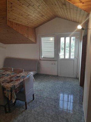 Classic Apartment, 2 Queen Beds, Sea View | Living area - Apartmani Murina (Trpanj)
