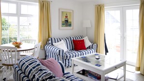 Bungalow, 2 chambres | Coin séjour
