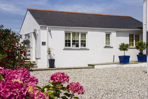 Front of property - The Lodge (Wadebridge)