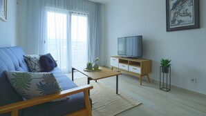 Standard-huoneisto, 2 makuuhuonetta, valtamerinäköala | Olohuone
