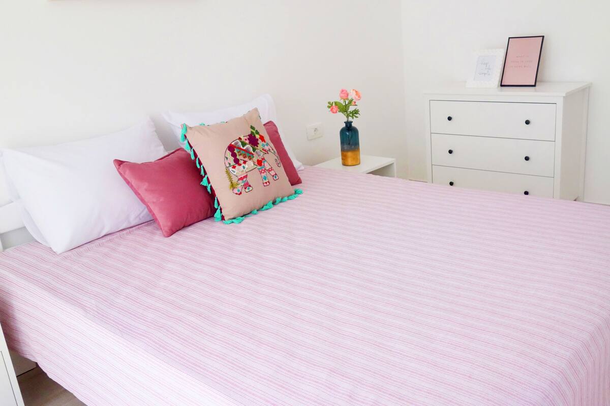 Apartamento | 2 dormitorios, tabla de planchar con plancha, wifi gratis y ropa de cama