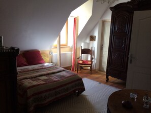 Iron/ironing board, free WiFi, bed sheets