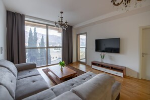 Luxury Apartment, Sea View | Living room | LCD TV, fireplace - Apart hotel Harmonia (Becici)