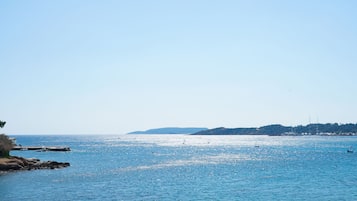 Beach nearby, sun-loungers, beach umbrellas, 3 beach bars