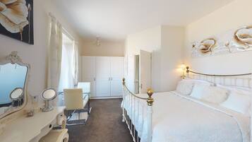 Deluxe Double Room, Harbor View | Egyptian cotton sheets, premium bedding, individually decorated