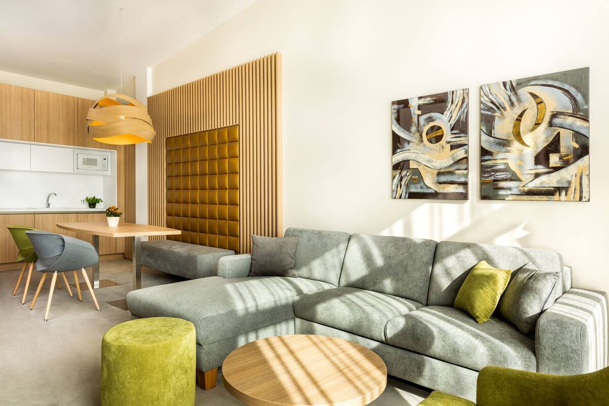 Luxury Studio Suite | Hypo-allergenic bedding, in-room safe, blackout curtains, free WiFi