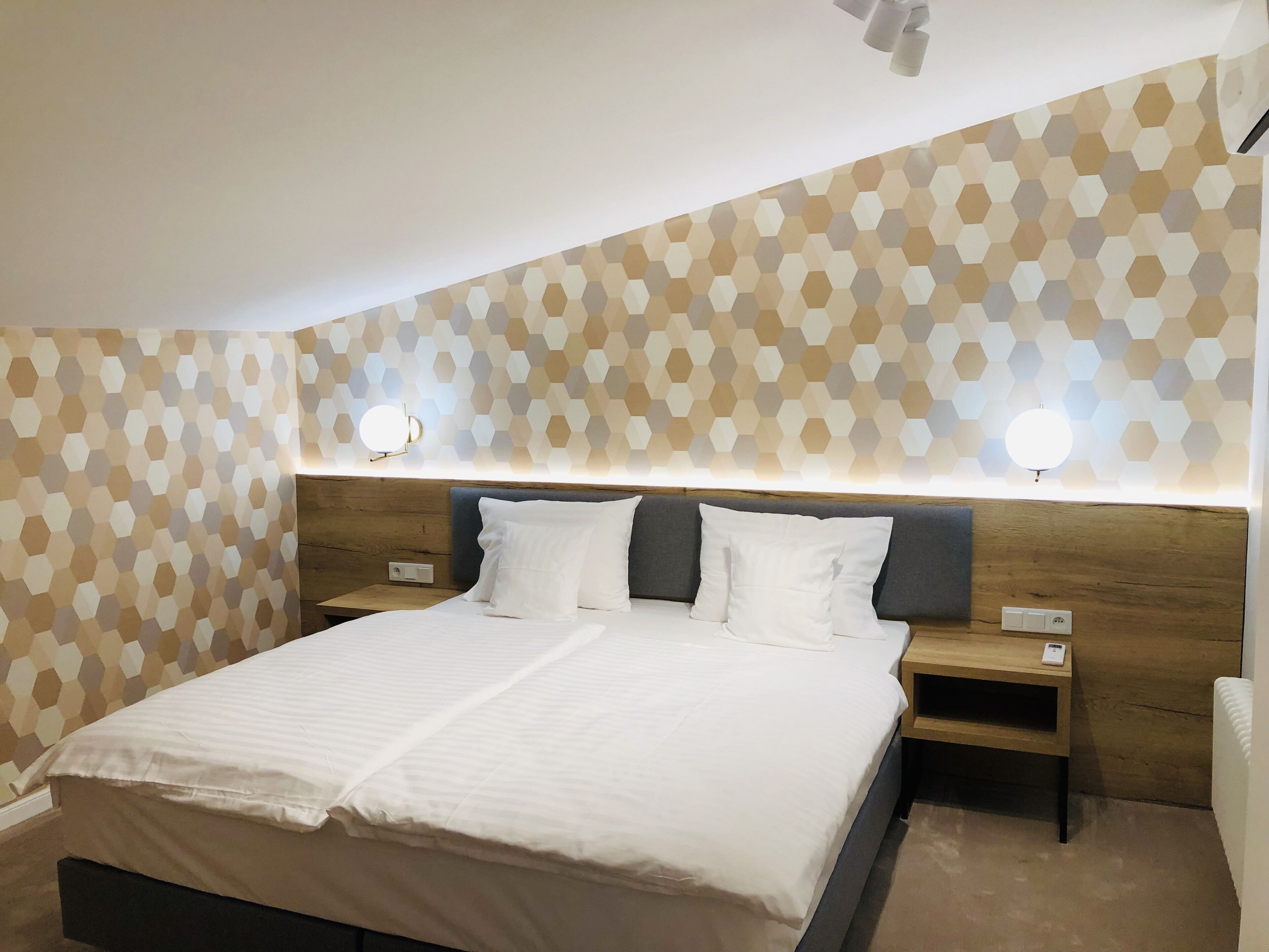 Standard Apartment | Hypo-allergenic bedding, in-room safe, individually decorated