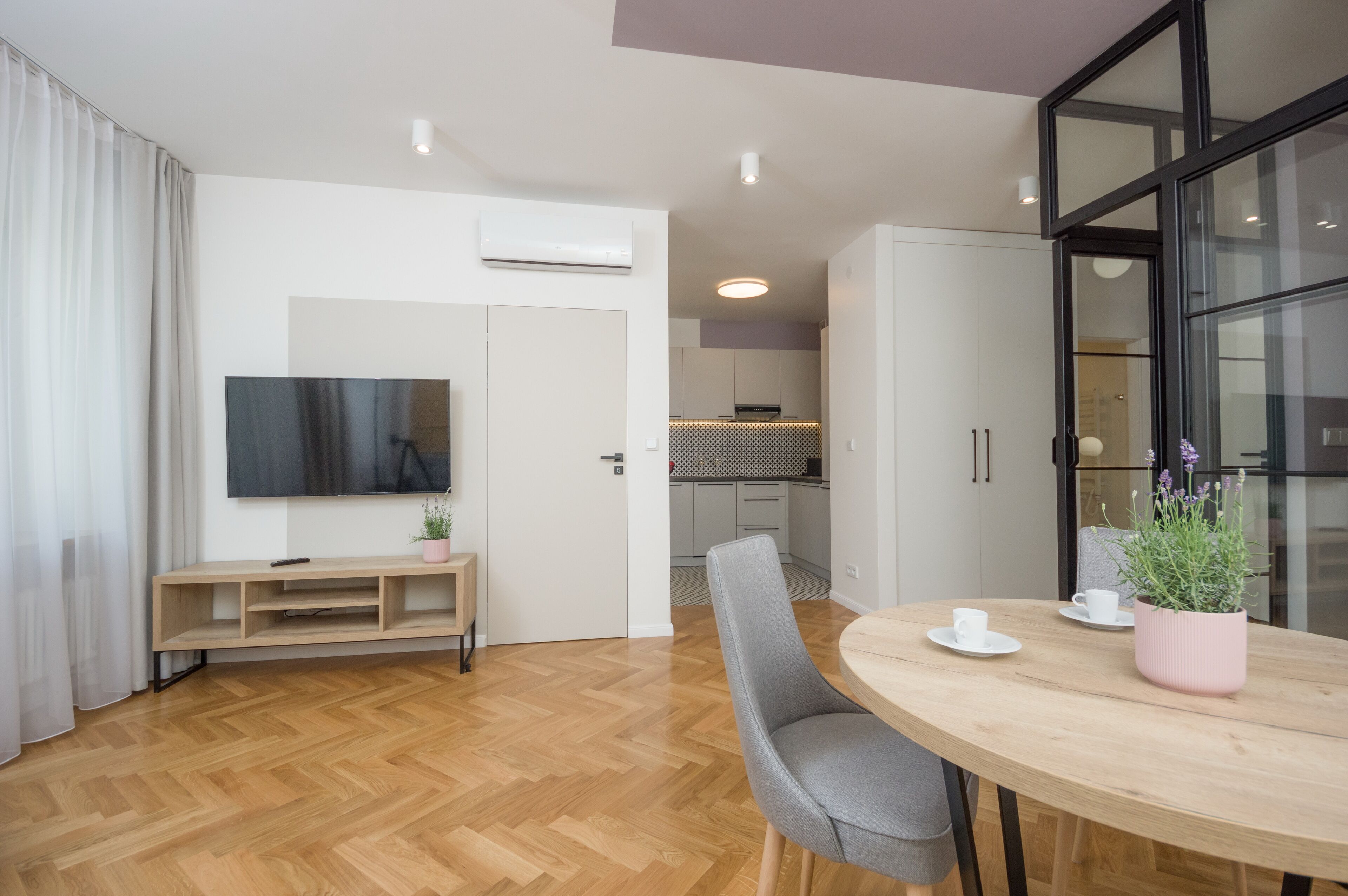 Apartamento luxo | Roupas de cama antialérgicas, cofres nos quartos