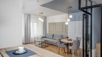Deluxe Apartment | Hypo-allergenic bedding, in-room safe, individually decorated