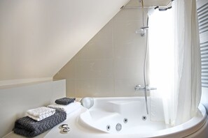 Bathroom - Marine Apartments (Reykjavik)