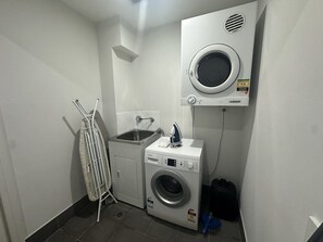 Apartment (2 Bedrooms) | Living area | TV - Southwest Liverpool Area 3 Beds & Parking Nwf003 (Warwick Farm)