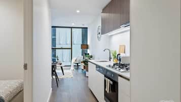 Comfort Apartment (1 Bedroom) | Private kitchen | Oven