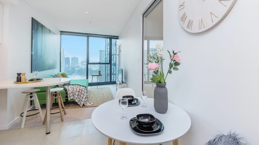 SKY Heart of BNE City 2bed APT Pool& Gym Qbn222-18
