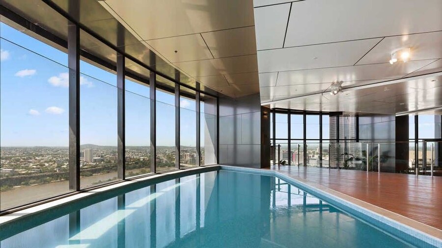 SKY Heart of BNE City 2bed APT Pool& Gym Qbn222-18