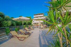 Outdoor pool - Hotel Emilia (Zakynthos)