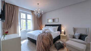 Comfort Room, City View (2) | Ropa de cama de alta calidad y caja de seguridad en la habitación