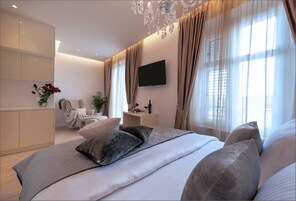 Comfort Room, Harbor View (1) | Sängtillbehör av högsta kvalitet och värdeförvaringsskåp på rummet