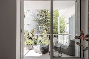 Aura 1 Bedroom Apartment | Balcony