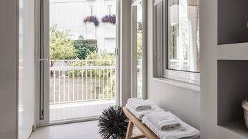 Allure 1 Bedroom Apartment | In-room safe, individually decorated, individually furnished