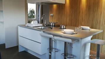 Comfort Mobile Home | Private kitchen | Fridge, microwave, stovetop, coffee/tea maker