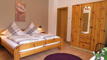 Familienapartment (Reiterschau) | 1 Schlafzimmer, individuell dekoriert, Bügeleisen/Bügelbrett