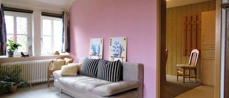 Family Apartment (Weidenschau) | Living room | Flat-screen TV