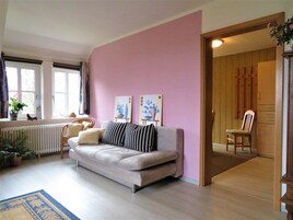 家庭公寓 (Weidenschau) | 客厅 | 平板电视