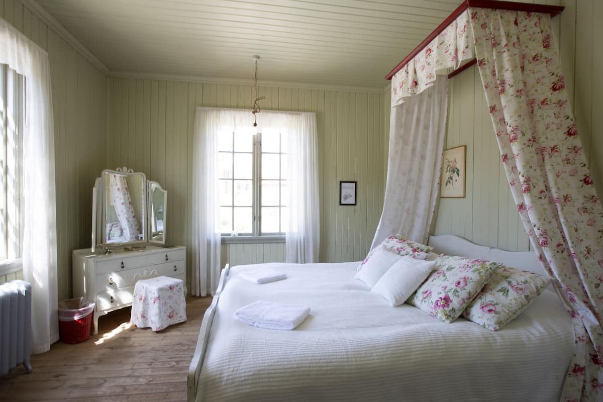 Double Room, 1 Double Bed, Shared Bathroom