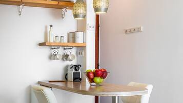 Studio, vue mer | Restauration dans la chambre