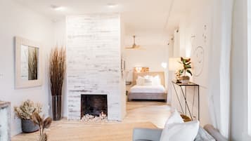 4 bedrooms, iron/ironing board, travel crib, free WiFi