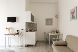 Studiosuite – superior, byutsikt (Rose) | Sengetøy av topp kvalitet, dundyner, skrivebord og blendingsgardiner