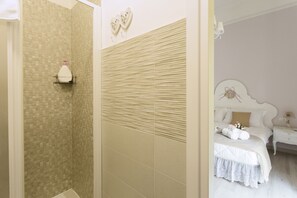 Chambre Double Classique, vue ville (Bouton de Rose) | Salle de bain