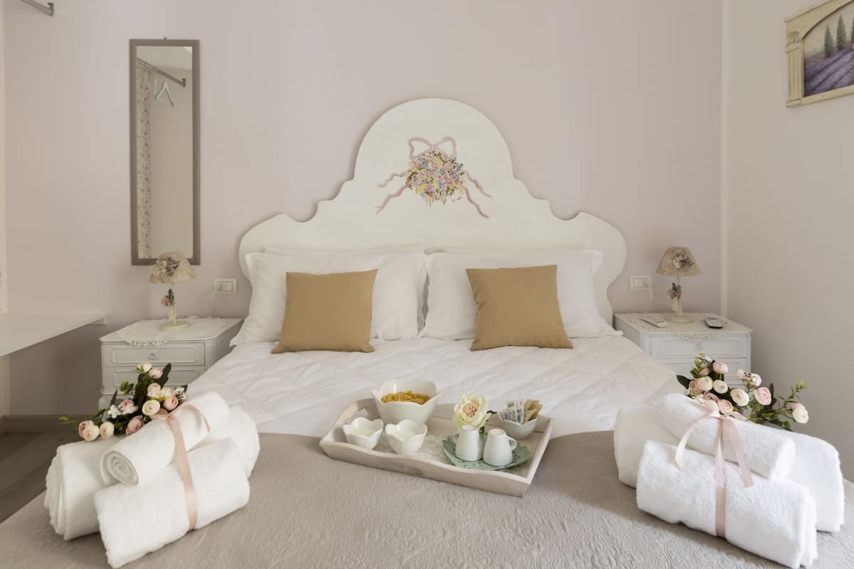 Classic Double Room, City View (Bouton de Rose) | Premium bedding, down comforters, desk, blackout drapes