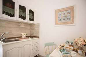 Espresso maker, coffee/tea maker - La Maison Romantique (Naples)