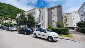 Front of property - Budva Apartments (Budva)