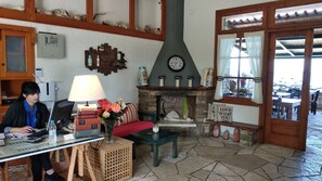 Reception - Grekis hotel & Apartments (Messini)