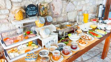 Free daily continental breakfast