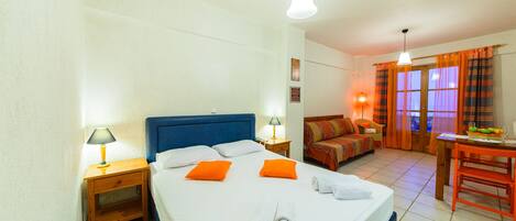 1 makuuhuone, yksilöllisesti sisustettu, työpöytä