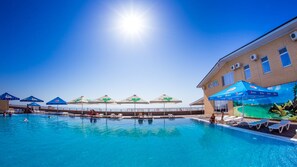 Seasonal outdoor pool - Crystal Hotel (Kobleve)