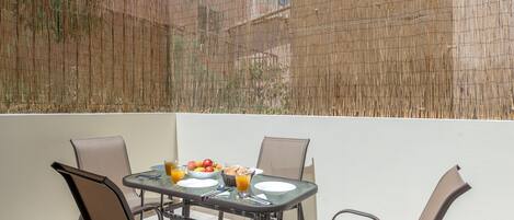 Departamento, 1 habitación, vista a la ciudad | Terraza o patio
