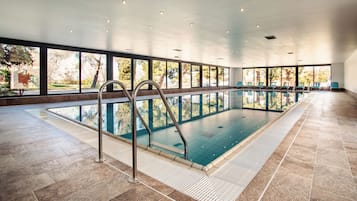 Innenpool, Liegestühle
